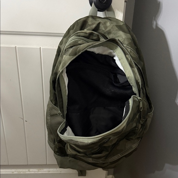 PINK Victoria's Secret Camo Backpack - Picture 3 of 4